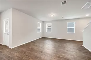 116 Honeybee Ln, Elgin, TX 78621 - Photo 10