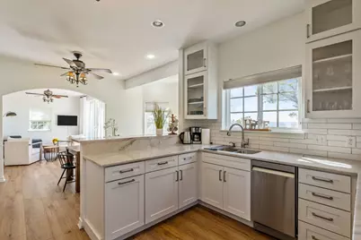 8101 Breeze Way, Jonestown, TX 78645 - Photo 8