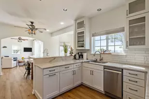 8101 Breeze Way, Jonestown, TX 78645 - Photo 8