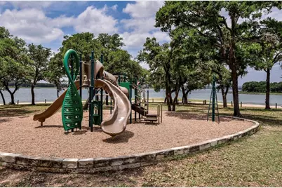 21844 Ticonderoga Avenue, Lago Vista, TX 78645 - Photo 16