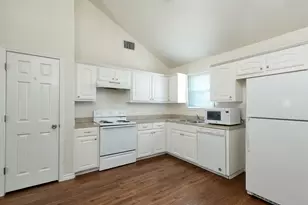 108 Live Oak Cir, Bertram, TX 78605 - Photo 4