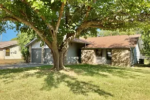 408 E Central Dr, Georgetown, TX 78628 - Photo 2