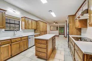 328 Fawnridge St, Georgetown, TX 78628 - Photo 8