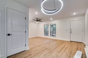 704 W 21st St, Austin, TX 78705 - Photo 4