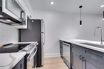 704 W 21st Street #303, Austin, TX 78705 - Photo 8