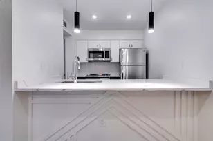 704 W 21st St, Austin, TX 78705 - Photo 6