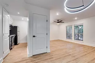 704 W 21st St, Austin, TX 78705 - Photo 20