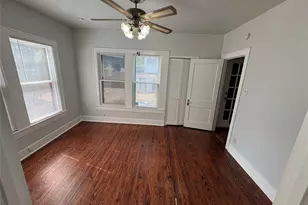 915 W 29th St, Austin, TX 78705 - Photo 8