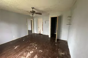 102 W Mesquite St, Granger, TX 76530 - Photo 4