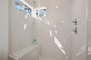 2413 E 9th St, Austin, TX 78702 - Photo 22