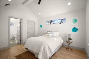 2413 E 9th St, Austin, TX 78702 - Photo 14