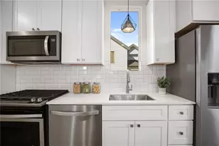 2413 E 9th St, Austin, TX 78702 - Photo 8