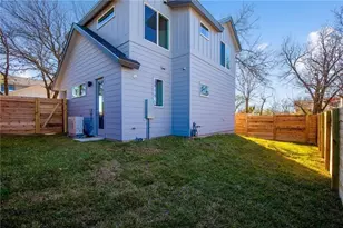 2413 E 9th St, Austin, TX 78702 - Photo 26