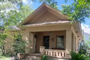 101 NE 6th St, Smithville, TX 78957 - Photo 2