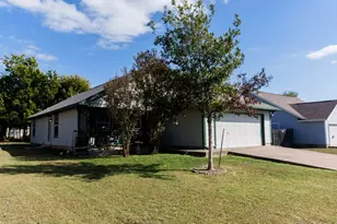 800 Debra Dr, Taylor, TX 76574 - Photo 1