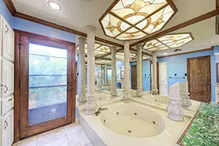 10909 Legends Ln, Austin, TX 78747 - Photo 16