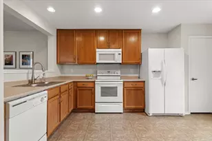 8913 Wiley Way, Austin, TX 78747 - Photo 10