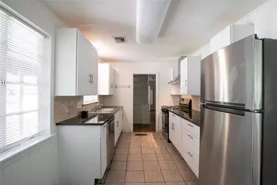 1811 E 39th Street, Austin, TX 78751 - Photo 8