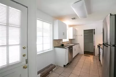 1811 E 39th Street, Austin, TX 78751 - Photo 10