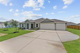375 Elkins Pr Dr, Lockhart, TX 78644 - Photo 1