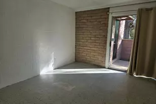 410 E 9th St, Elgin, TX 78621 - Photo 6