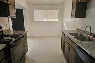 410 E 9th St, Elgin, TX 78621 - Photo 4