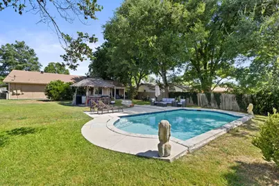 9513 Braeburn Glen, Austin, TX 78729 - Photo 10