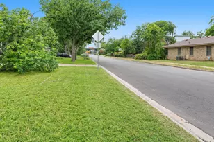 8207 Lazy Ln, Austin, TX 78757 - Photo 22
