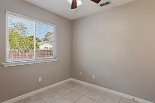 1004 Green Meadow Dr, Round Rock, TX 78664 - Photo 10