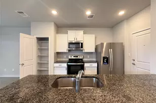 605 W South St, Leander, TX 78641 - Photo 4