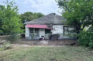 304 E Prairie Ave, Rogers, TX 76569 - Photo 6