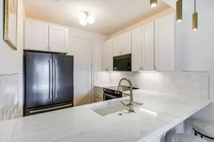 802 S 1st Street S, Austin, TX 78704 - Photo 2