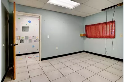 401 Wilkes Street, Smithville, TX 78957 - Photo 16
