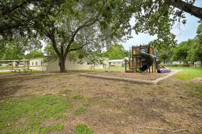 401 Wilkes Street, Smithville, TX 78957 - Photo 20