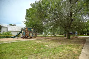 401 Wilkes St, Smithville, TX 78957 - Photo 22