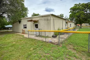 401 Wilkes St, Smithville, TX 78957 - Photo 38