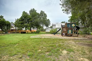 401 Wilkes St, Smithville, TX 78957 - Photo 34