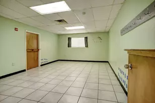 401 Wilkes St, Smithville, TX 78957 - Photo 18