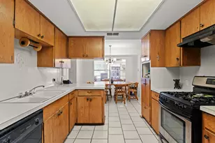3205 Laguna Dr, Austin, TX 78741 - Photo 10
