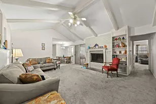 3205 Laguna Dr, Austin, TX 78741 - Photo 4