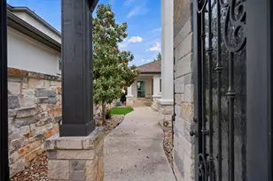 401 Skyflower Dr, Georgetown, TX 78628 - Photo 4
