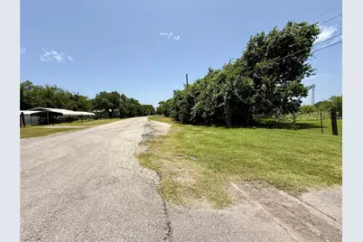 1629 Pecos Street, Lockhart, TX 78644 - Photo 4