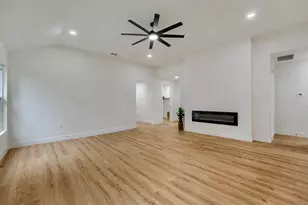 137 E Pauwela Ln, Bastrop, TX 78602 - Photo 6