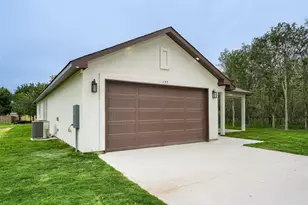 137 E Pauwela Ln, Bastrop, TX 78602 - Photo 2