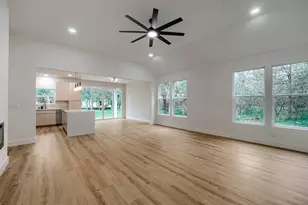 137 E Pauwela Ln, Bastrop, TX 78602 - Photo 8