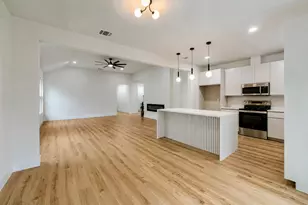 137 E Pauwela Ln, Bastrop, TX 78602 - Photo 10