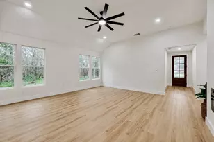 137 E Pauwela Ln, Bastrop, TX 78602 - Photo 8