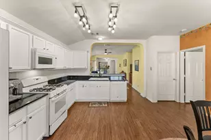 11407 Jim Thorpe Ln, Austin, TX 78748 - Photo 10