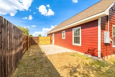 1628 Armstrong Street, Luling, TX 78648 - Photo 20