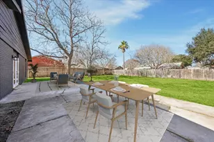 1005 Bowie St, Lockhart, TX 78644 - Photo 12